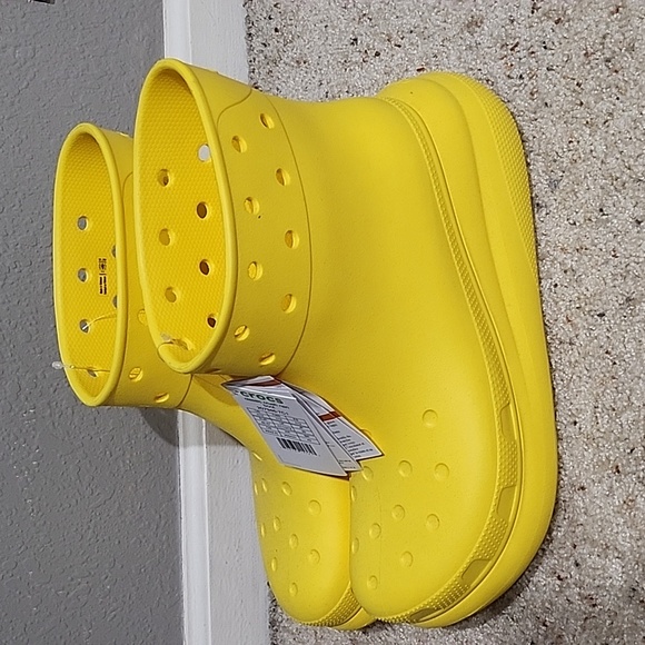 CROCS Other - Selling a brand new pair of crocs